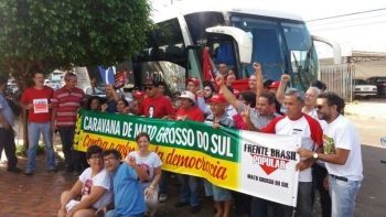 Manifestantes de MS a favor e contra impeachment v&atilde;o acompanhar vota&ccedil;&atilde;o em Bras&iacute;lia