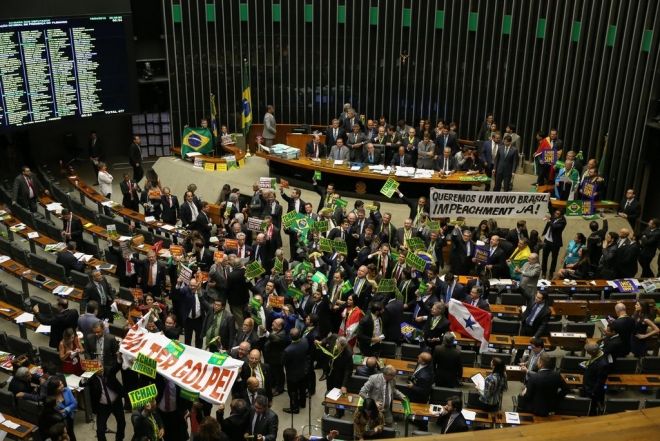Câmara encerra fase de discussão do impeachment após 43 horas de debates
