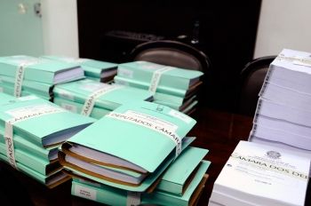 Ap&oacute;s aprova&ccedil;&atilde;o na C&acirc;mara, Senado recebe processo de impeachment contra Dilma