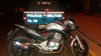 Moto Honda CB 300 furtada após negociação pela internet é recuperada pela PM 