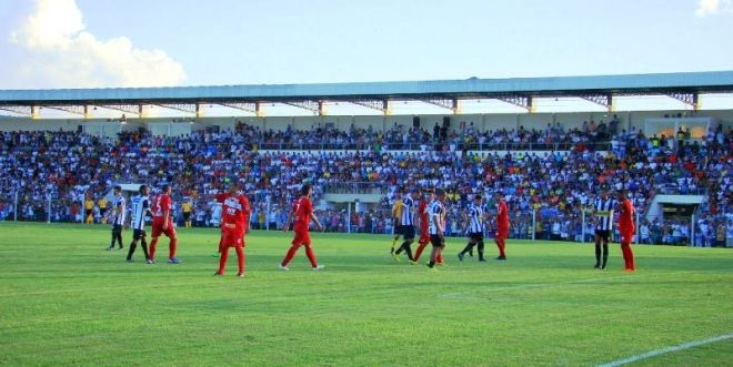 Confiantes, jogadores do Corumbaense embarcam para jogo decisivo contra o Comercial