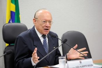 Senador João Alberto Souza (PMDB-MA)