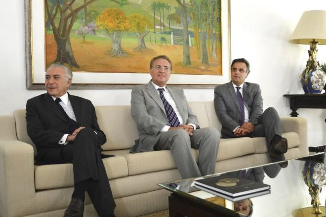 Temer se reúne com presidente do Senado e Aécio Neves para debater 'agenda emergencial'