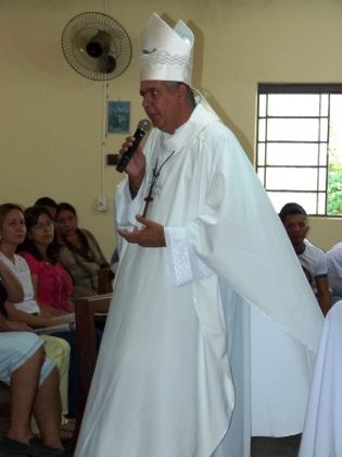 Católicos celebram um ano da posse de bispo da diocese de Três Lagoas