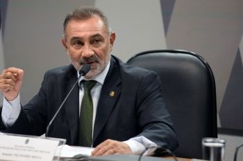 Por 13 votos, Conselho de Ética aprova parecer para cassação do mandato de Delcídio