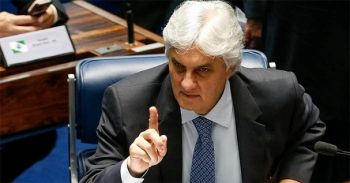Delc&iacute;dio vai ao Senado defender seu mandato
