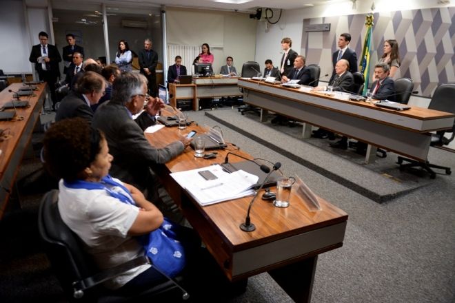 Por 13 votos, Conselho de Ética aprova parecer para cassação do mandato de Delcídio