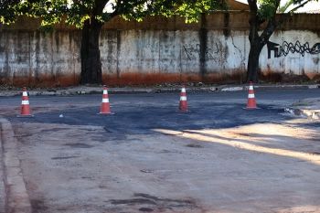 Após quatro meses, buraco em esquina de bairro de Campo Grande é tapado