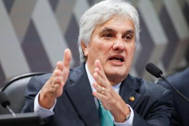 Por 74 votos, Senado cassa mandato de Delcídio do Amaral