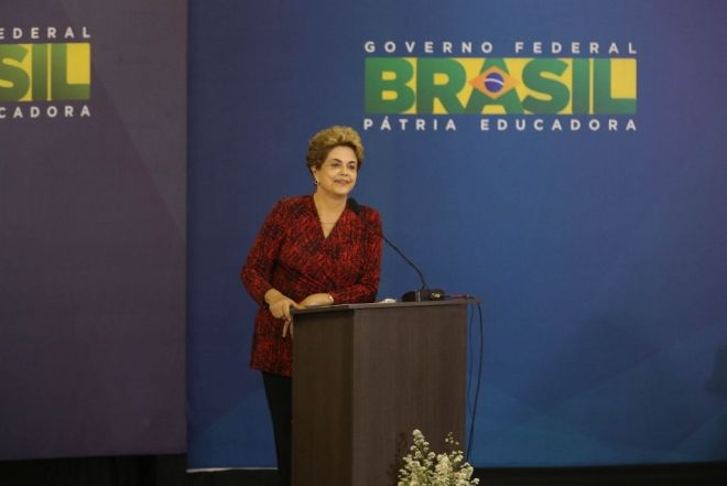 Dilma chama impeachment de "interrup&ccedil;&atilde;o ilegal e usurpadora" do mandato