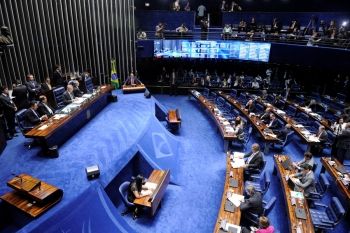 Discursos a favor e contra impeachment marcam segundo bloco de sessão no Senado