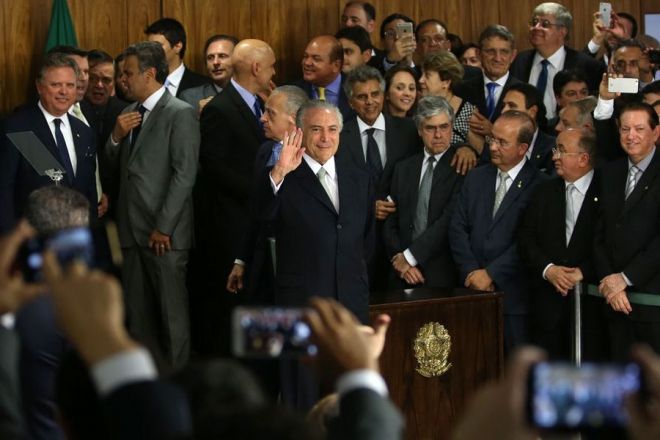 Em primeiro discurso como presidente, Temer promete reestruturar economia