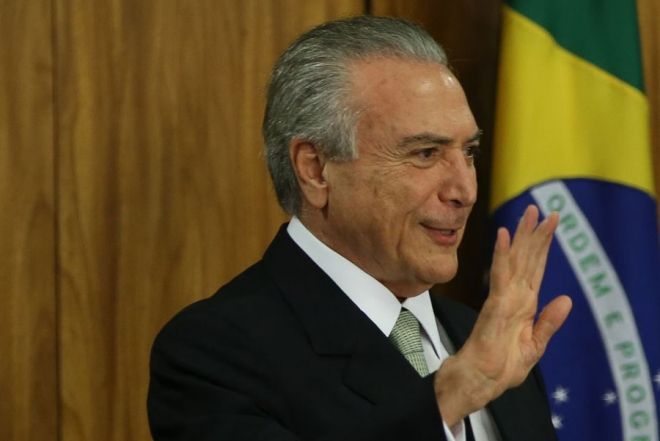 Em primeiro discurso como presidente, Temer promete reestruturar economia