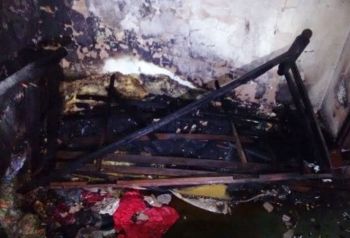 Mulher fica com o corpo em chamas após brigar com namorada e atear fogo em casa