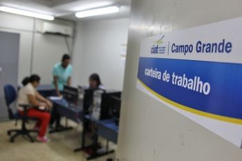 Foto ilustrativa de Ciat, carteira de trabalho, emprego, desemprego