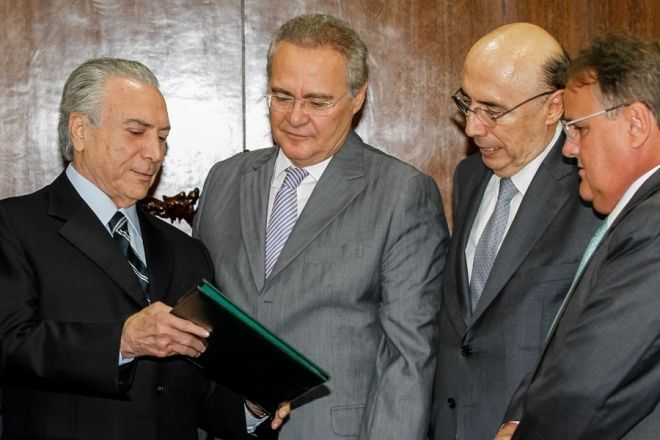Temer vai ao Congresso levar nova meta fiscal e &eacute; recebido com protestos