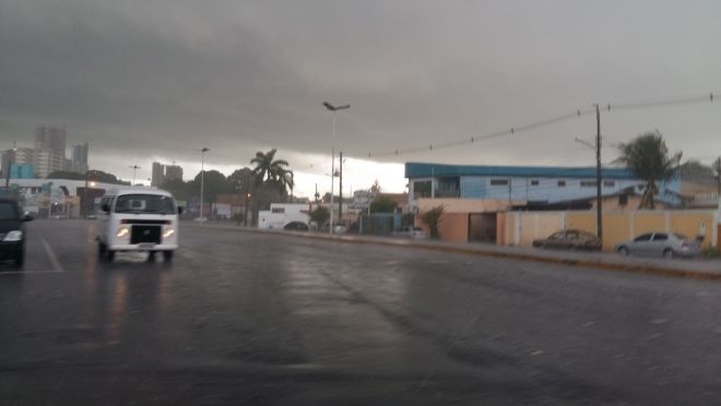 Chuva forte e queda de granizo são registradas nesta sexta em Campo Grande