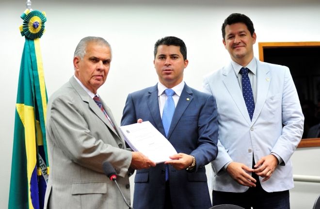 Conselho de &Eacute;tica da C&acirc;mara recebe parecer sobre Eduardo Cunha