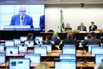 Conselho de &Eacute;tica adia para quarta-feira decis&atilde;o sobre Eduardo Cunha