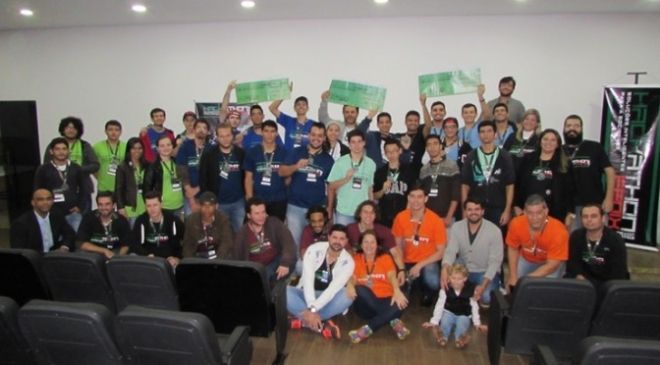 Com 52 horas de maratona, sete aplicativos são criados durante a Hackathon Fênix 2016