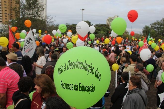 Balões em passeata