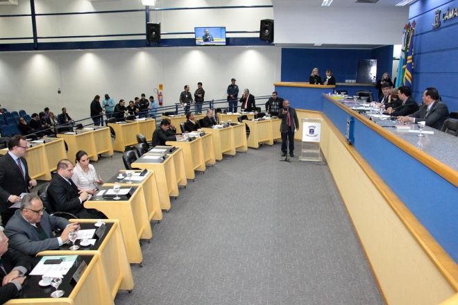 Reajuste servidores: Lei Eleitoral mant&ecirc;m impasse dos 9,57%