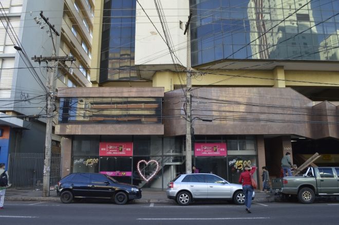 Dono desaparece com mercadorias de loja e deixa funcion&aacute;rios sem pagamento