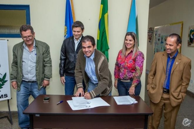 Prefeitura assina convênio que repassa R$ 70 mil para a APAE