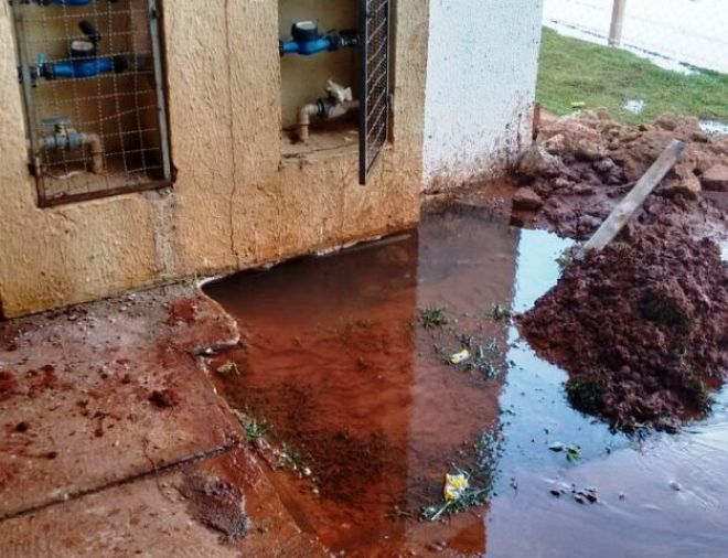 Moradores denunciam vazamento de água em residencial de Três Lagoas 