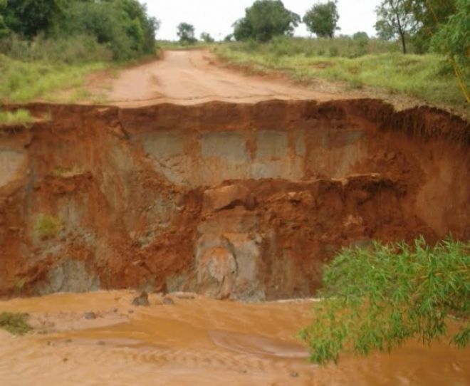 V&aacute;rias estradas vicinais foram interrompidas devido aos estragos da chuva