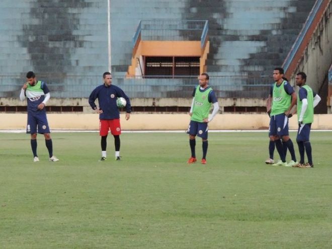 Chiquinho Lima aproveitou tarde de terça para trabalhar no Douradão