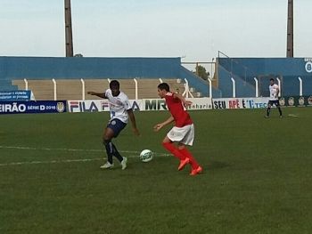 Comercial joga bem, mas não sai de empate sem gols com Aparecidense