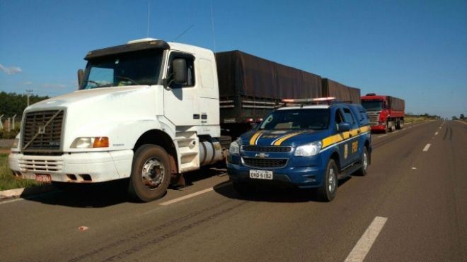 As cargas de cigarro estavam acopladas nos semirreboques da carreta
