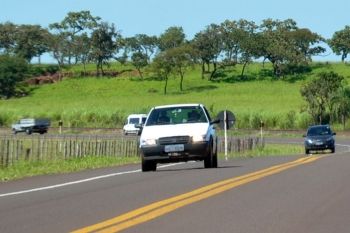 Foto ilustrativa de trânsito, estrada, trafego, farol, BR
