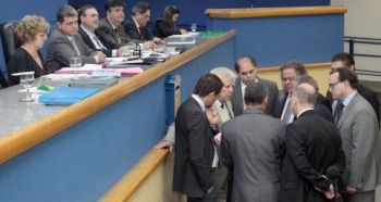 Os parlamentares aprovaram 11 projetos e mantiveram um veto
