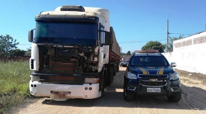 Bitrem e semirreboques são apreendidos pela PRF de Três Lagoas 