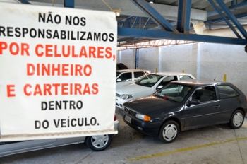 Placas de estacionamento que isentam responsabilidade estão proibidas em MS