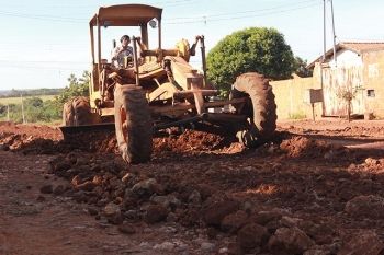 Seis regiões de Campo Grande recebem serviços de manutenção nas vias