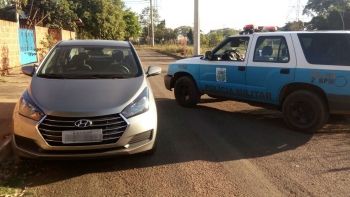 Carro furtado de locadora é encontrado no bairro Jupiá 