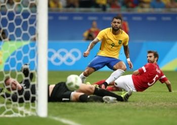 Brasil desencanta, goleia Dinamarca e encara Col&ocirc;mbia nas quartas
