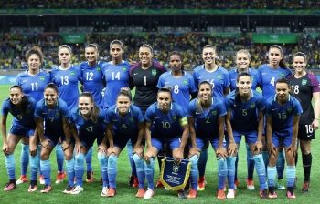  Brasil vence nos pênaltis e avança para semifinal