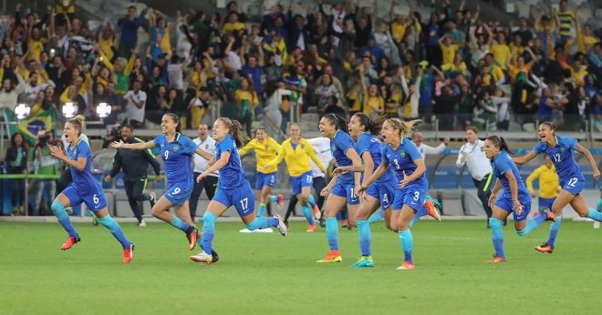  Brasil vence nos pênaltis e avança para semifinal