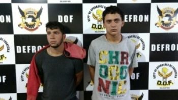 Dupla com mais de meia tonelada de maconha é presa na BR-463