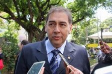 Popula&ccedil;&atilde;o em massa prestigia Desfile na Capital e aproveitam para protestar