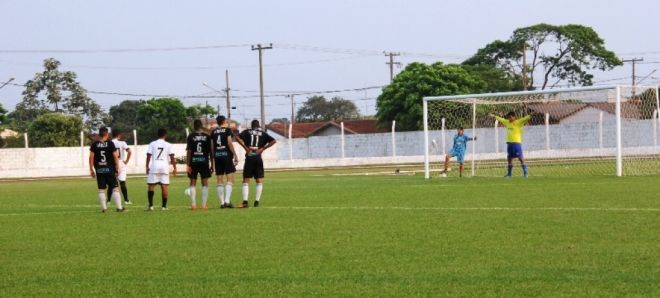 Novo vence e volta a liderar Estadual de futebol Sub-19