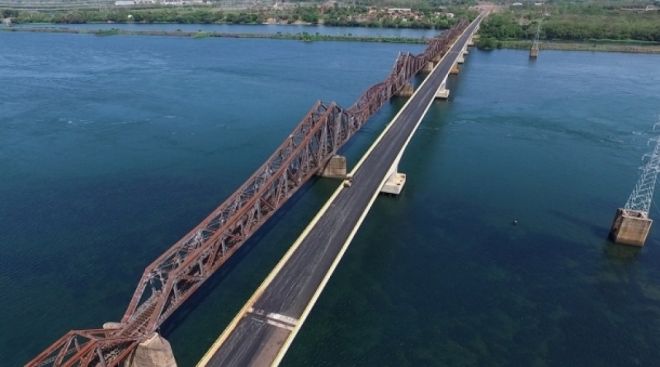 Ponte sobre o Rio Paraná é liberada com três faixas para tráfego de veículos