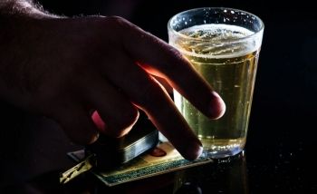 Consumo de álcool, álcool associado à direção, condutor embriagado, alcoolizado, bafômetro, beber, bebida