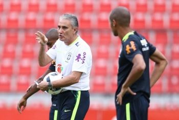 De olho na liderança, Brasil enfrenta Venezuela pelas Eliminatórias
