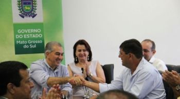 Professores estaduais recebem reajuste salarial em MS