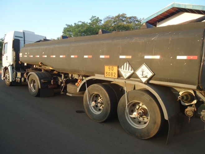 Empresas são autuadas por transporte ilegal de 63 mil litros de combustível